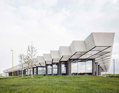 Фасадные вывески: лицо вашего бизнеса на улице